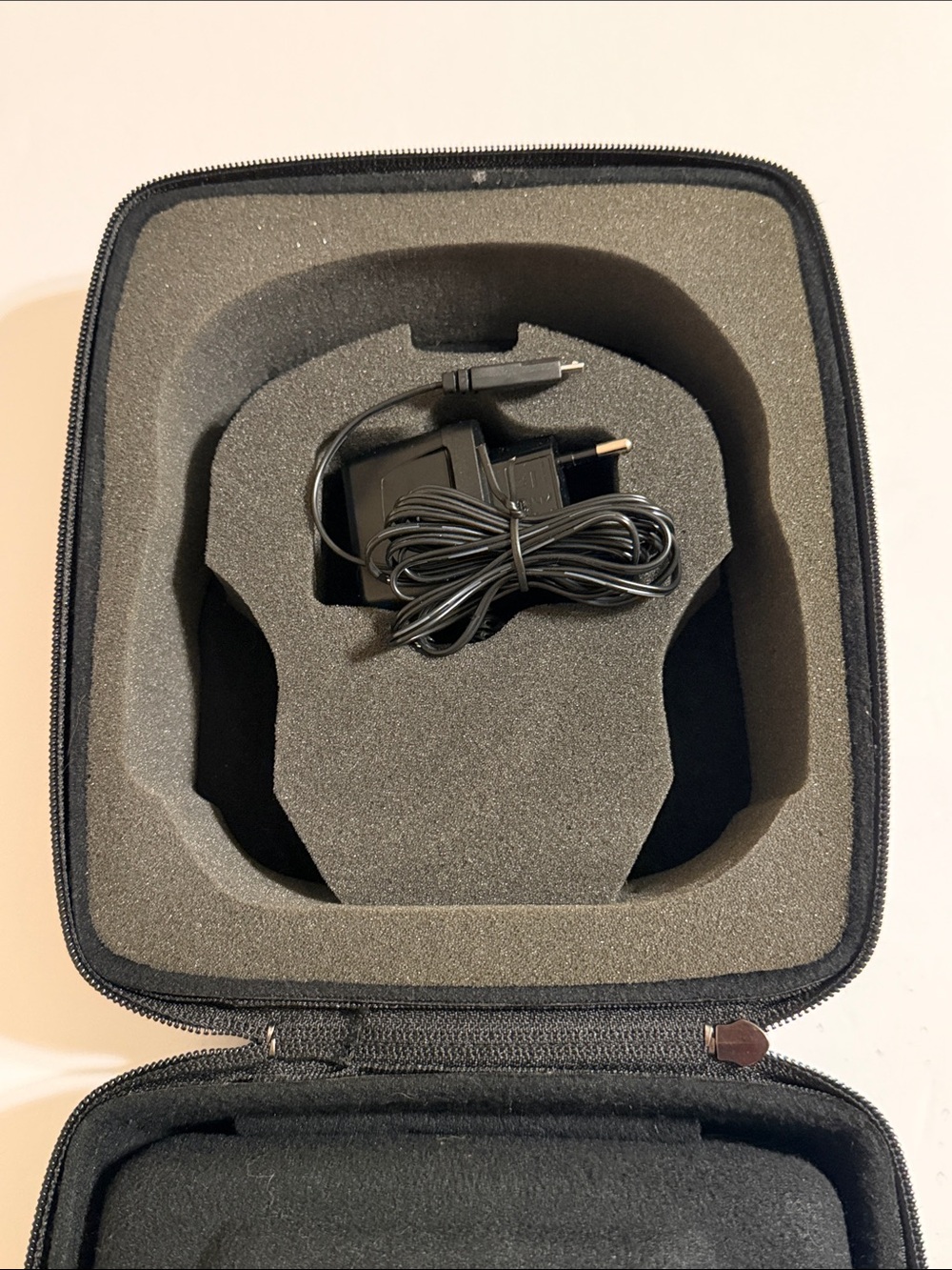 Oakley THUMP Earphones Sunglasses 2GB with Protective Storage Case. Singapore - Picture 11 of 16